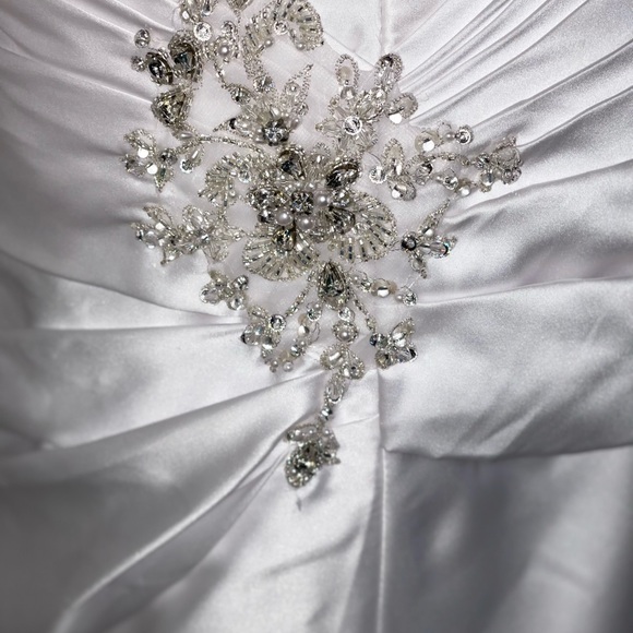 Beautiful Bonny wedding dress great for curves Size 16 Good Condition strapless - Picture 16 of 16